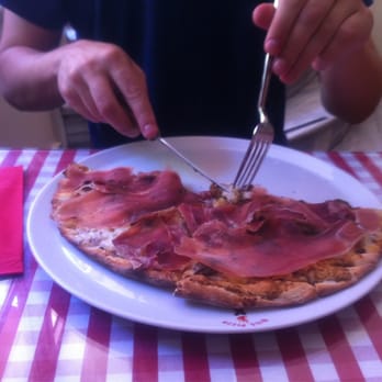 Miss Pizza - They kindly split the prosciutto on one side of the pizza and baked separately for the vegetarian! - Pizza Near Me - Istanbul, 34 Miss Pizza - They kindly split the prosciutto on one side of the pizza and baked separately for the vegetarian! - Pizza Near Me - Istanbul, 34