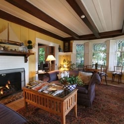 Sea View Inn - This is the cozy and comfortable living room. Guests hang out here.
