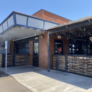 The Hudson Eatery & Bar - Beer Bar Near Me - Tempe, Arizona