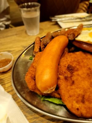 Max Bratwurst und Bier by null