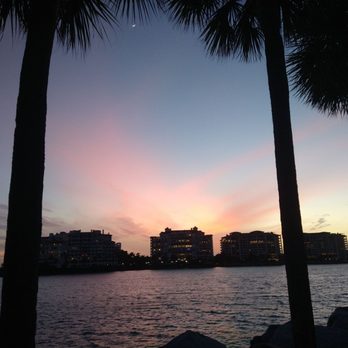 South Pointe Park - Sunset view from the East bank - Parks Near Me - Miami Beach, Florida South Pointe Park - Sunset view from the East bank - Parks Near Me - Miami Beach, Florida