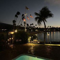Napili Kai Beach Resort - Calm evening