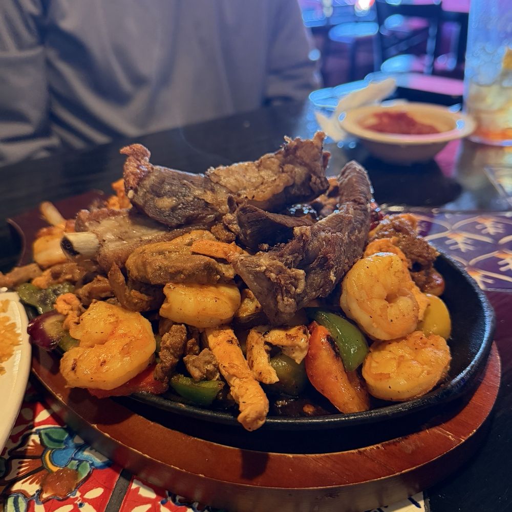 Bezzito Restaurants - FAJITA SUPREMACY - Sushi Bars Near Me - Florence, Alabama