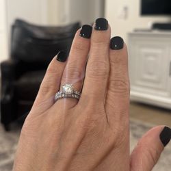 Avianti Jewelry - We actually added another diamond and on the other side of the ring. I just made myself more complete.