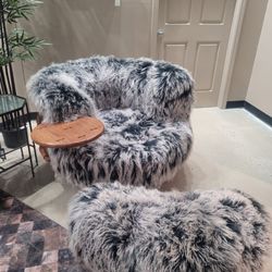 Unique round swivel shearling covered with built in  side table.