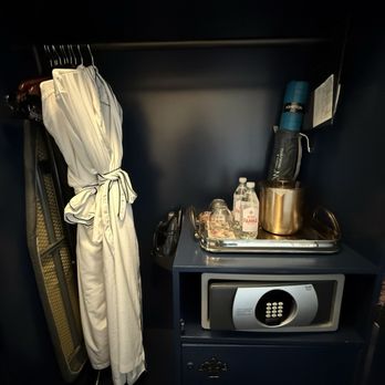 Kimpton Palladian Hotel - Hotels Near Me - Seattle, Washington