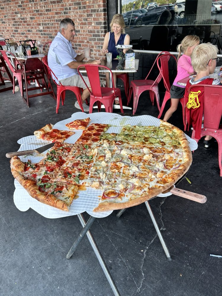 Madison Avenue Pizza Logo