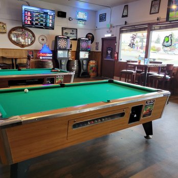 Harvey’s Tavern - Lounges Near Me - Edmonds, Washington