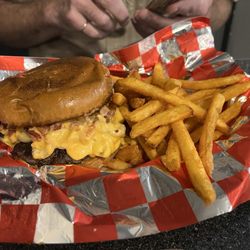The Mac Shack - Burger, bacon Mac and Cheese, seasoned fries