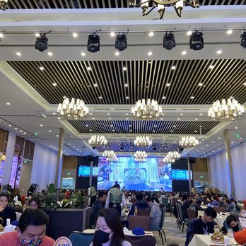 HL Peninsula Restaurant - Nice decor with 3-4 private rooms along the left side - Dim Sum Near Me - Milpitas, California HL Peninsula Restaurant - Nice decor with 3-4 private rooms along the left side - Dim Sum Near Me - Milpitas, California