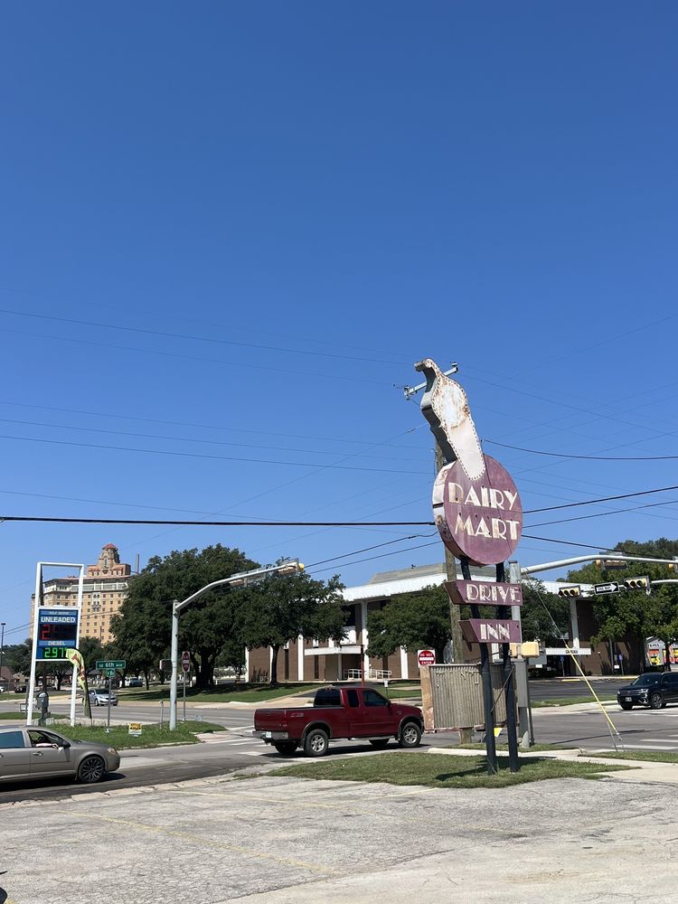 Dairy Mart Logo