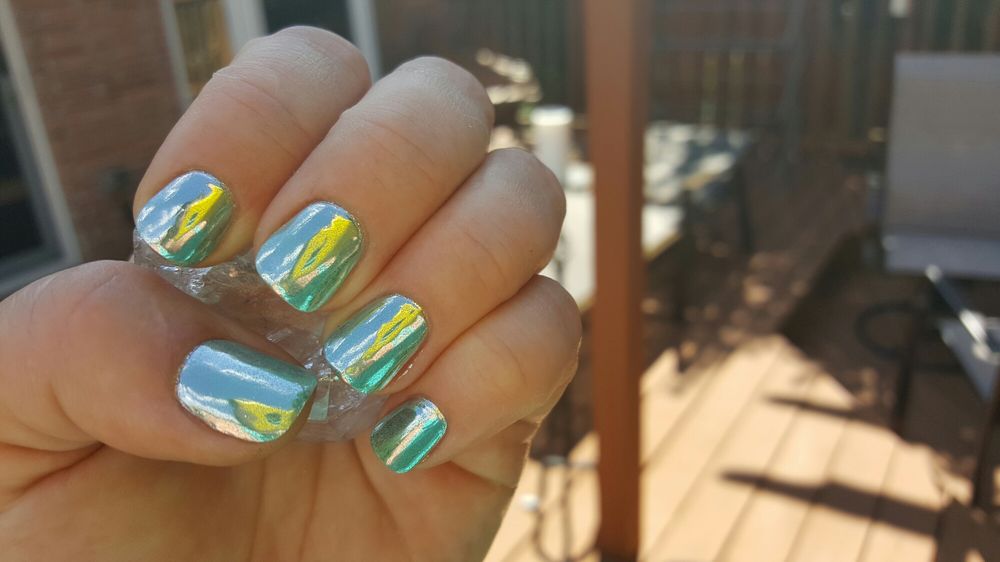 The Polished Nail Logo