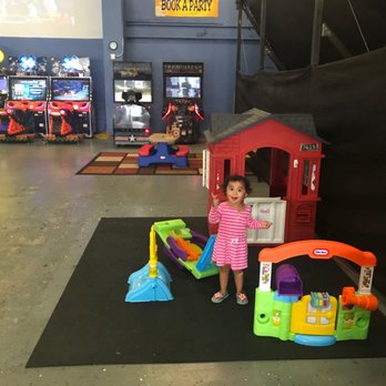 iTrampoline - Kids play area, next to arcade - Trampoline Parks Near Me - Waipahu, Hawaii iTrampoline - Kids play area, next to arcade - Trampoline Parks Near Me - Waipahu, Hawaii