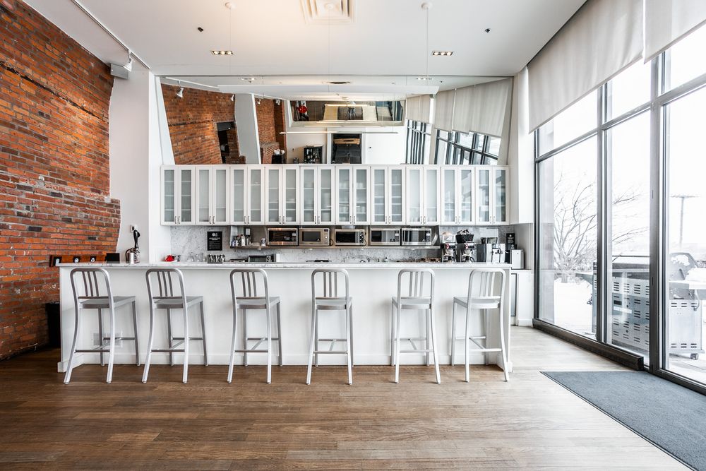 ENTREPÔTS DOMINION Updated August 2024 39683970 Rue Saint Ambroise