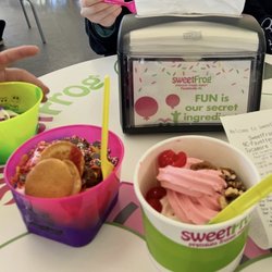 sweetFrog Premium Frozen Yogurt - Very Strawberry Vanilla Vanilla Ice Cream Chocolate