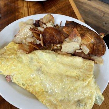Tee Jaye's Kitchen & Spirits - Omelet - New American Near Me - Columbus, Ohio