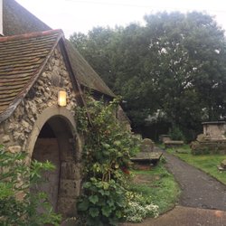 Queen Phillippa Hotel - The old church around the corner.