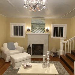 Farmhouse On Boxwood