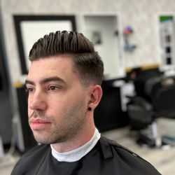 Vegas Fade Barbershop - Comb over Fade haircut.

#haircut #barber #barbershop #fade