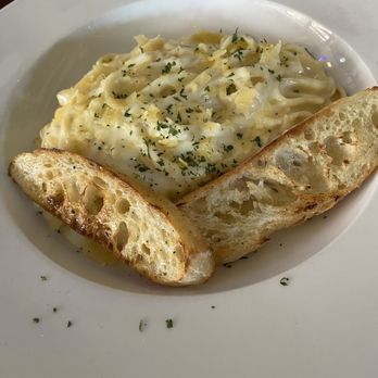 Baers City Winery - Fettuccine Alfredo - Wine Bars Near Me - New Albany, Indiana