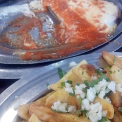 Grill Asturias - Milanesa a la napolitana con papas fritas.
