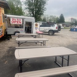 Maddies Mean Meats - Outdoor seating near the truck