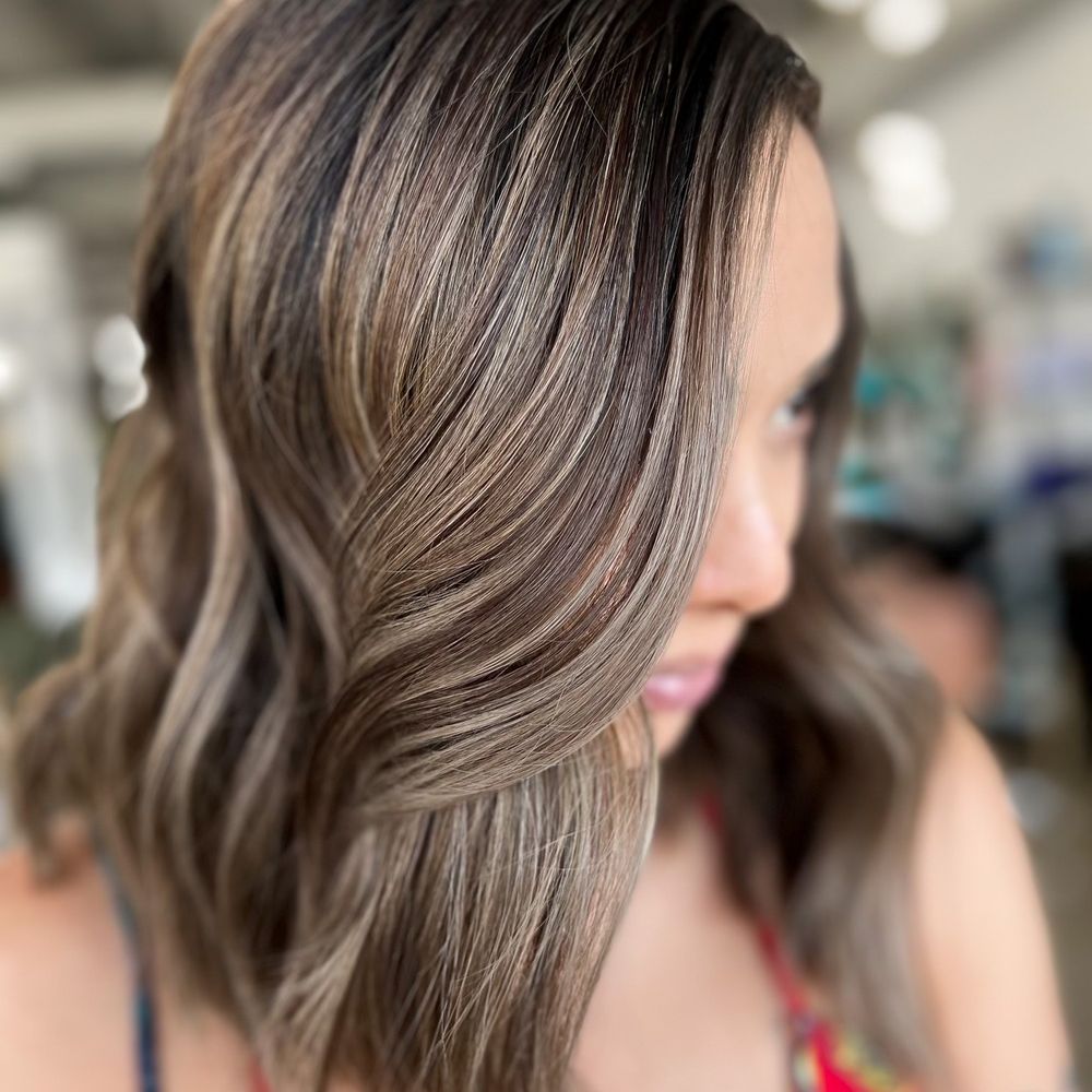 Bombshell Beauty Bar Centerville - Hair Salons Near Me - Dayton, Ohio