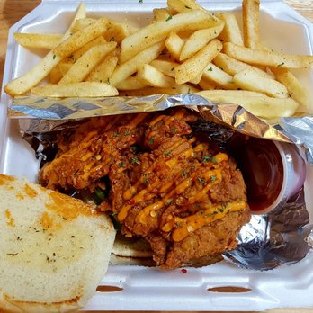 Chef Nat's Kitchen - Fried chicken sandwich - Personal Chefs Near Me Chef Nat's Kitchen - Fried chicken sandwich - Personal Chefs Near Me