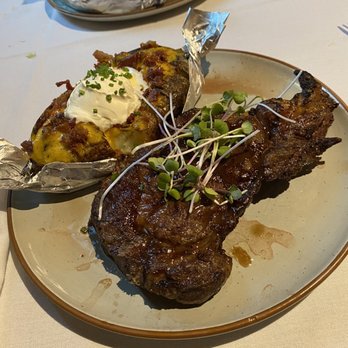 Le Moo - Steakhouses Near Me - Louisville, Kentucky Le Moo - Steakhouses Near Me - Louisville, Kentucky