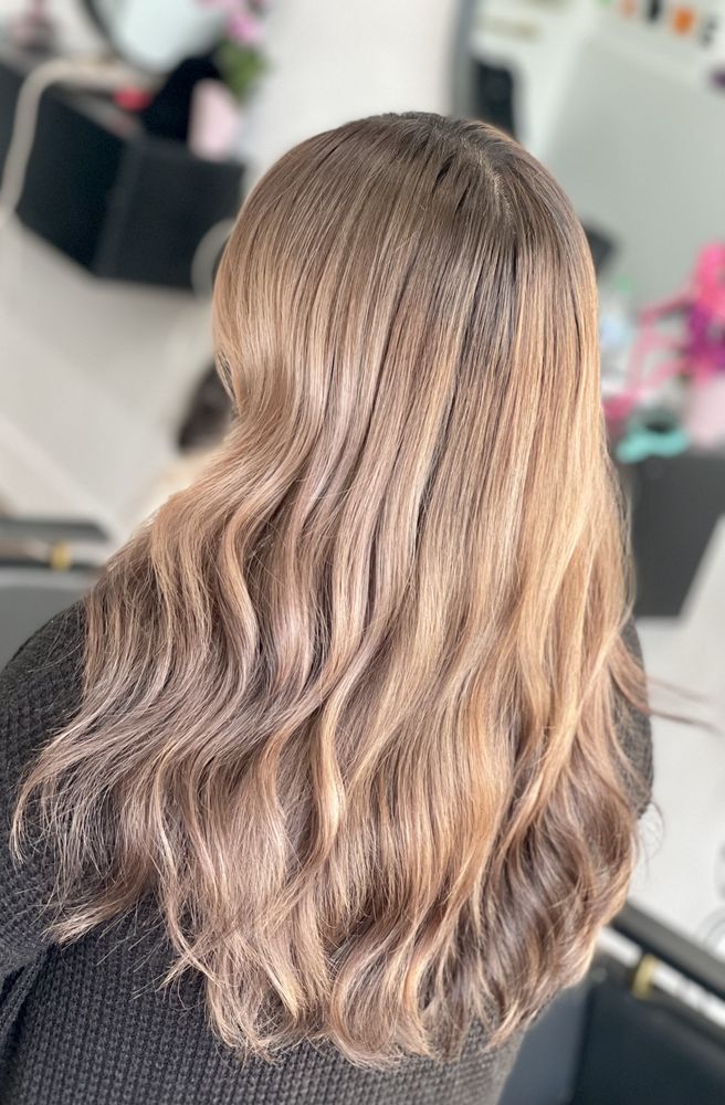 Luxe Amour Beauty Bar Logo