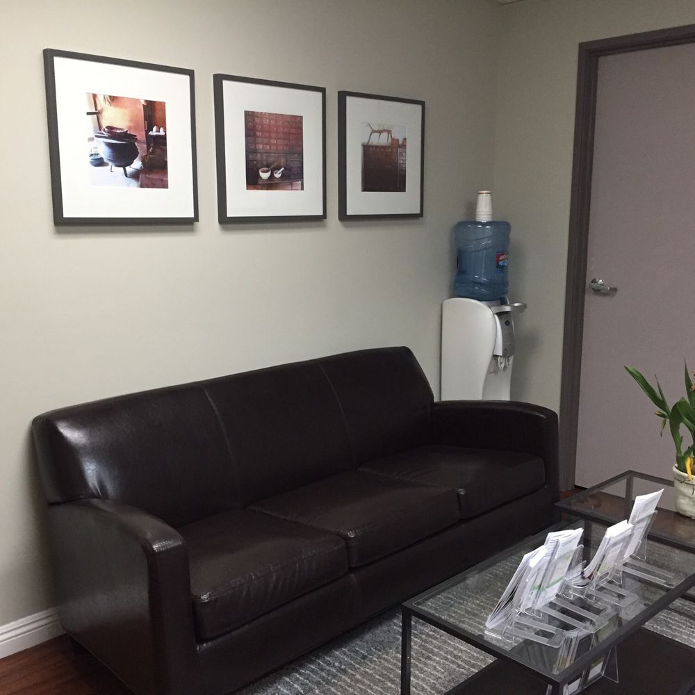Zerone Acupuncture Clinic - A clean inviting and comfy reception area. - Acupuncture Near Me - Northridge, California