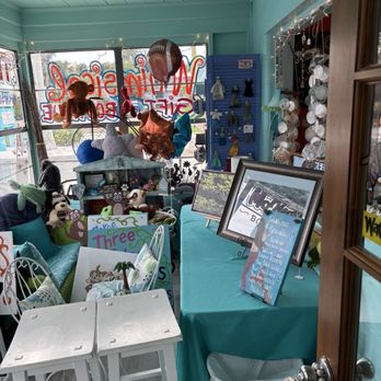 Three Island Monkeys - Entryway - Flowers & Gifts Near Me - Anna Maria, Florida Three Island Monkeys - Entryway - Flowers & Gifts Near Me - Anna Maria, Florida