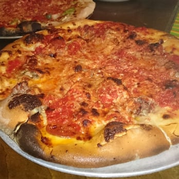 Santarpio's Pizza - Yum! - Pizza Near Me - Boston, Massachusetts Santarpio's Pizza - Yum! - Pizza Near Me - Boston, Massachusetts