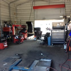 Yogi's Tire Shop - Service bay