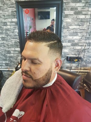 La Familia Barbershop by null