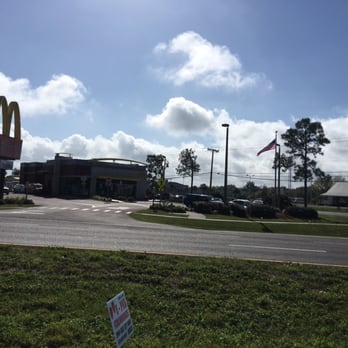 McDonald's - a sign in front of a mcdonald's - Fast Food Near Me - Ruskin, Florida