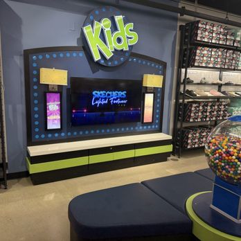 SKECHERS Warehouse Outlet - Shoe Stores Near Me - Paramus, New Jersey