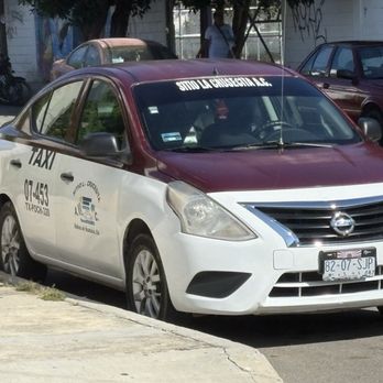 La Crucesita - Taxis on the corner to catch - Mexican Near Me - Crucecita, OAX