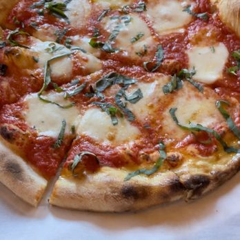 Blewett Brewing - The full pie (Margherita) - Breweries Near Me - Leavenworth, Washington Blewett Brewing - The full pie (Margherita) - Breweries Near Me - Leavenworth, Washington