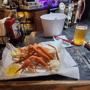 Spoondogger's - AYCE snow crab legs w/ Ciderboys Strawberry Magic cider. - Pizza Near Me - Genoa City, Wisconsin Spoondogger's - AYCE snow crab legs w/ Ciderboys Strawberry Magic cider. - Pizza Near Me - Genoa City, Wisconsin