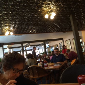 Coral Cafe - Dining area - American Near Me - Burbank, California Coral Cafe - Dining area - American Near Me - Burbank, California