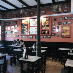 100 Montaditos - Dining room