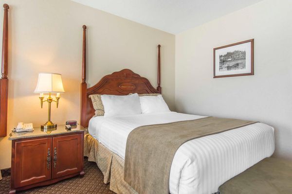 Château Saint John Hotel & Suites by null