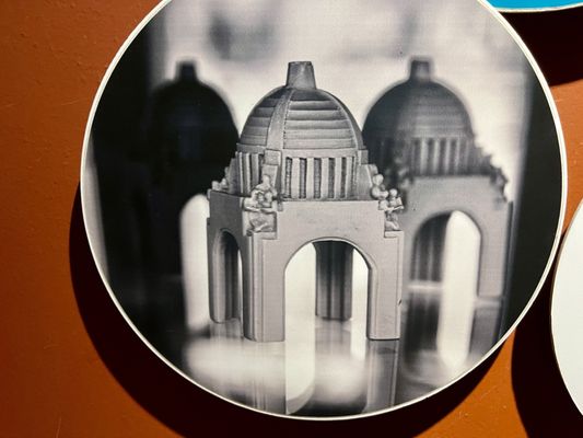 Monument to the Revolution by null