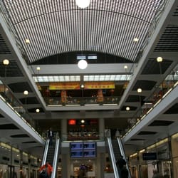 Cerna Ruze - Shopping Center