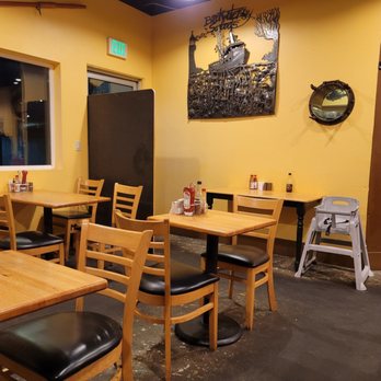 Breakwater Seafoods & Chowder House - Dining area. - Seafood Markets Near Me - Aberdeen, Washington
