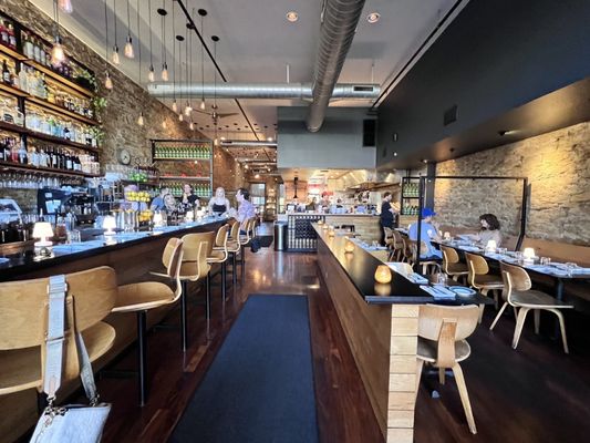 715 Restaurant by null