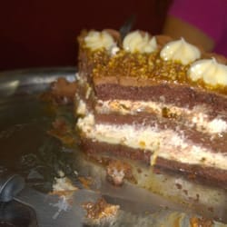 Doce Delícia Confeitaria - Foto de um dos bolos disponíveis para pedir o pedaço!