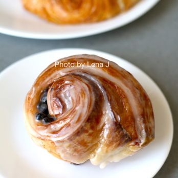 Starter Bakery - Cinnamon Raisin Roll ($4.50) - it was dry, and the glaze was way too sweet - Bakeries Near Me - Berkeley, California