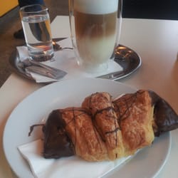 Szihn brot - Café latte and a Edgar